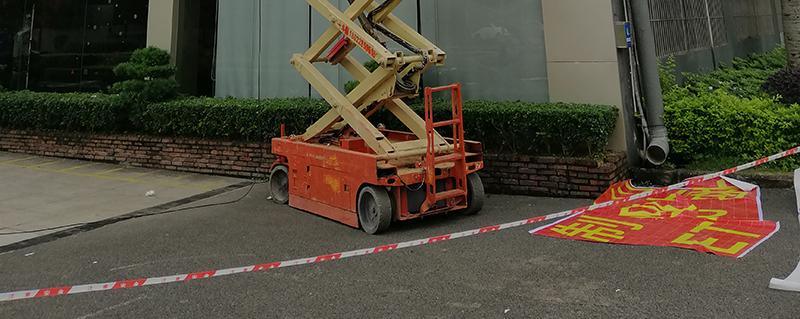 深圳龙岗91抖音轻量版苹果下载标识总部基地楼顶大字安装纪实