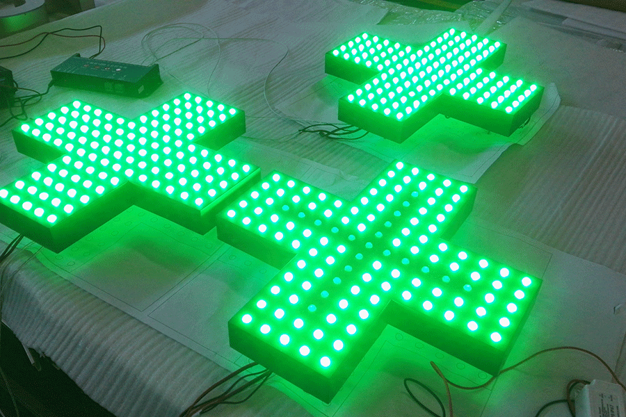 为何用LED冲孔外露字制作楼顶发光大字？
